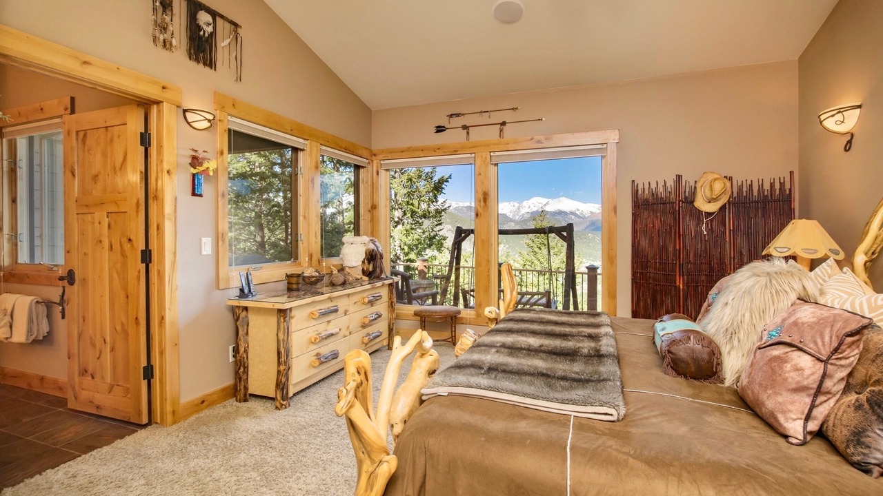 Photo of Bedroom in Windcliff Estates