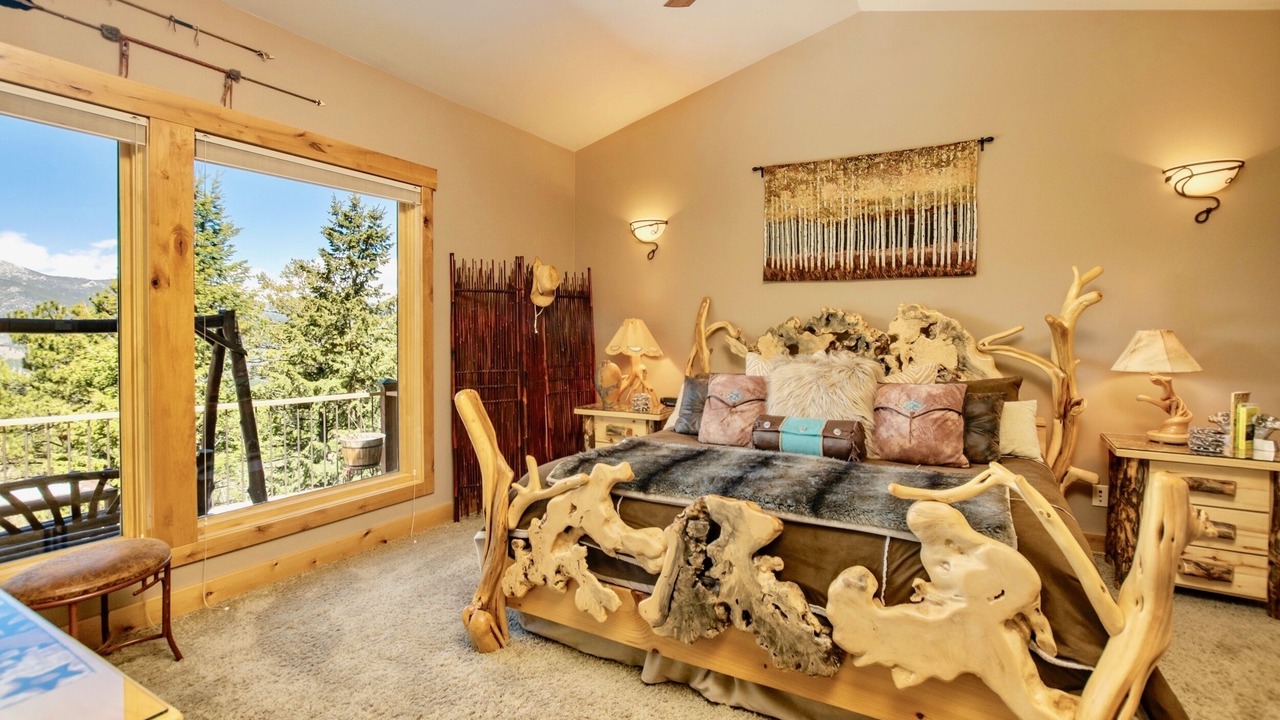 Photo of Bedroom in Windcliff Estates