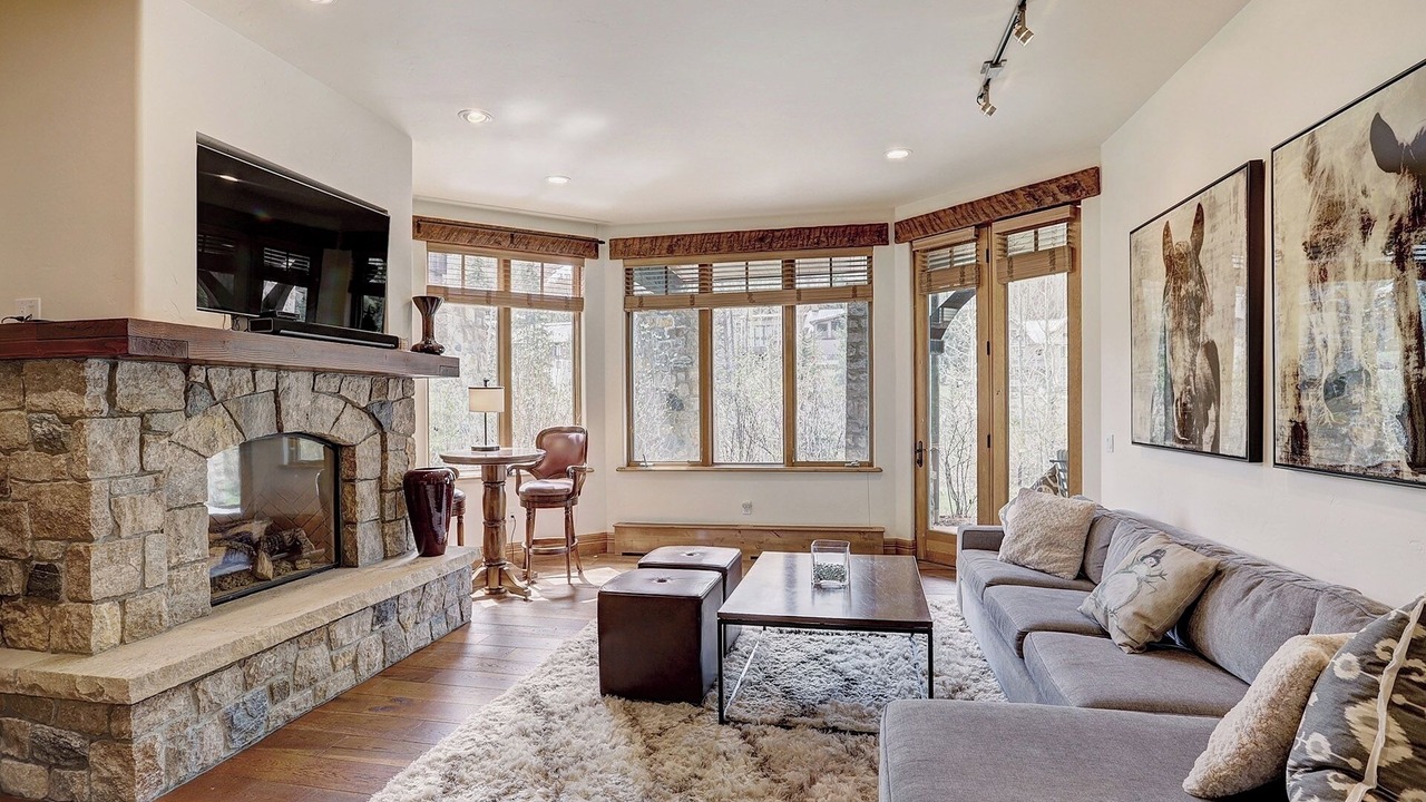 Photo of Livingroom in Gore Creek Place
