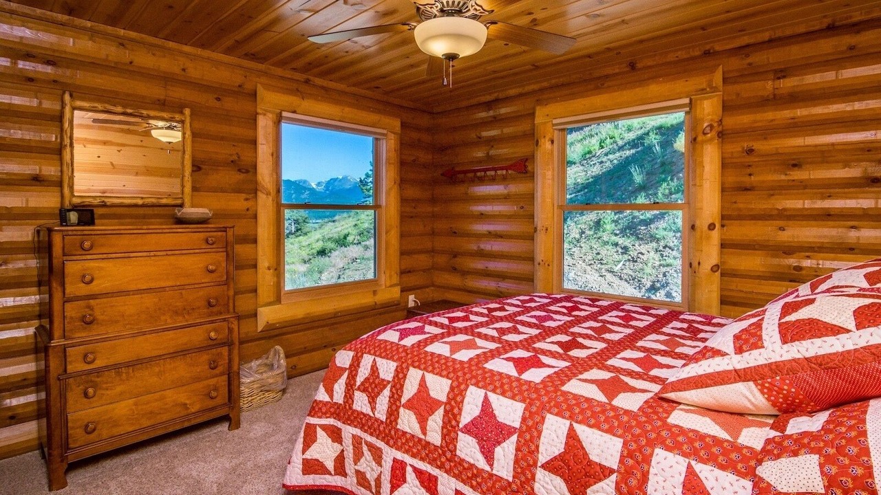 Photo of Bedroom in Windcliff Estates