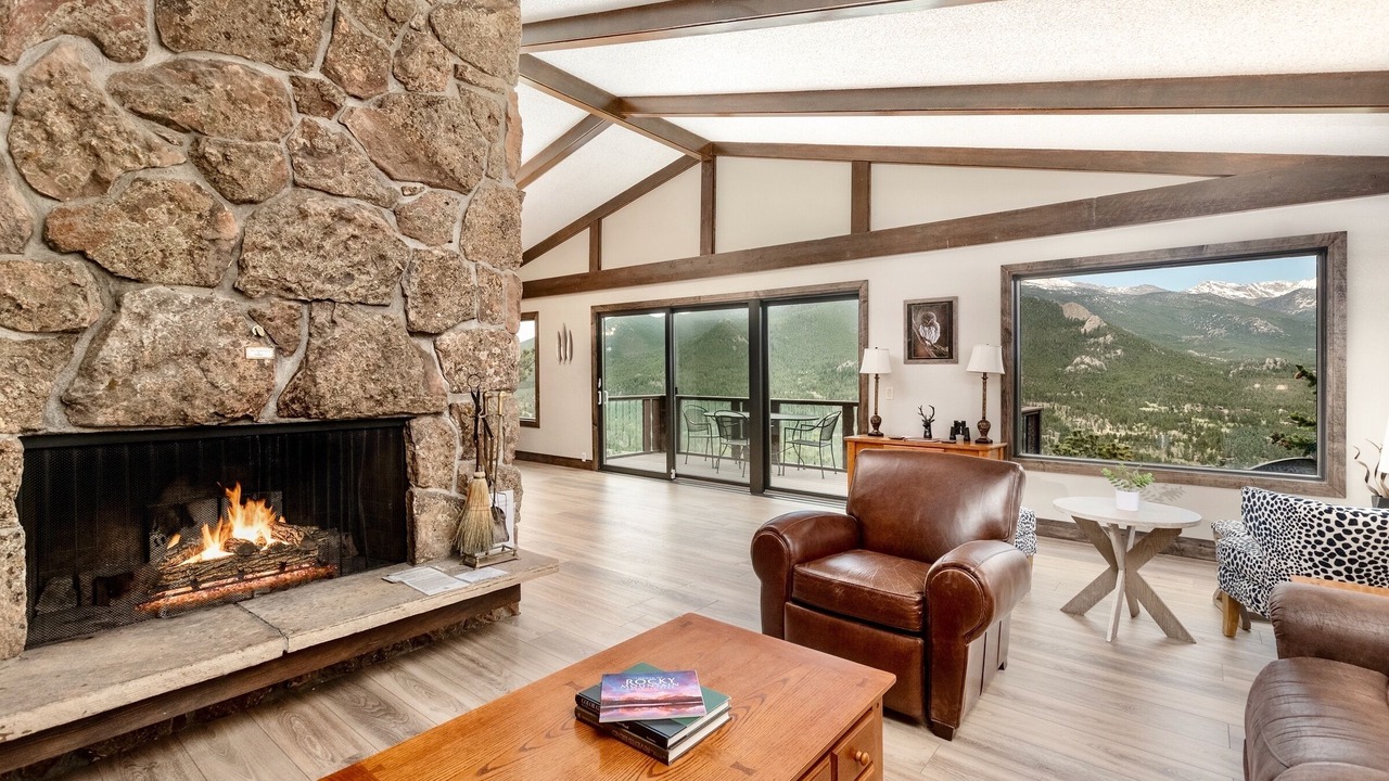 Photo of Livingroom in Windcliff Estates