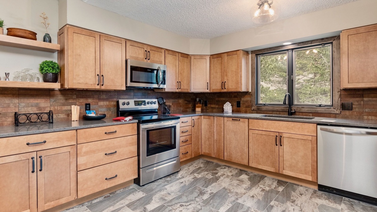 Photo of Bedroom in Windcliff Estates