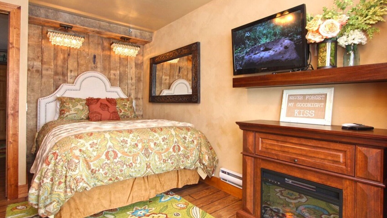 Photo of Bedroom in Purgatory