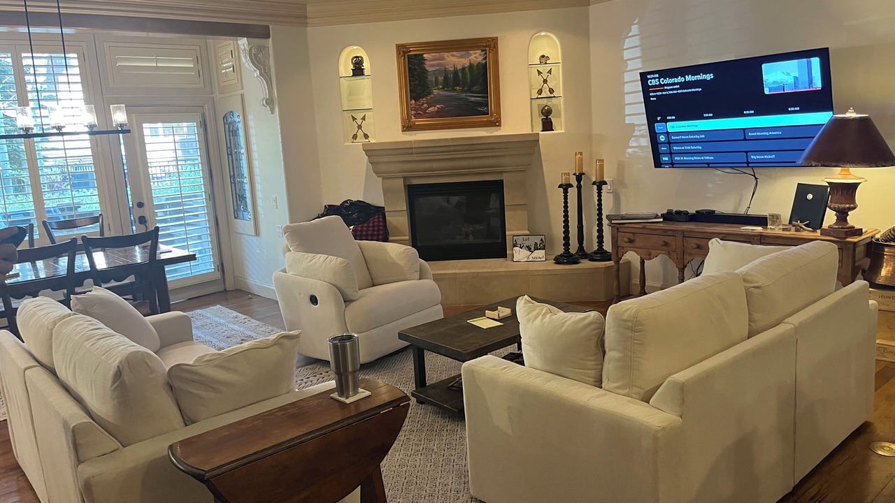 Photo of Livingroom in Edwards