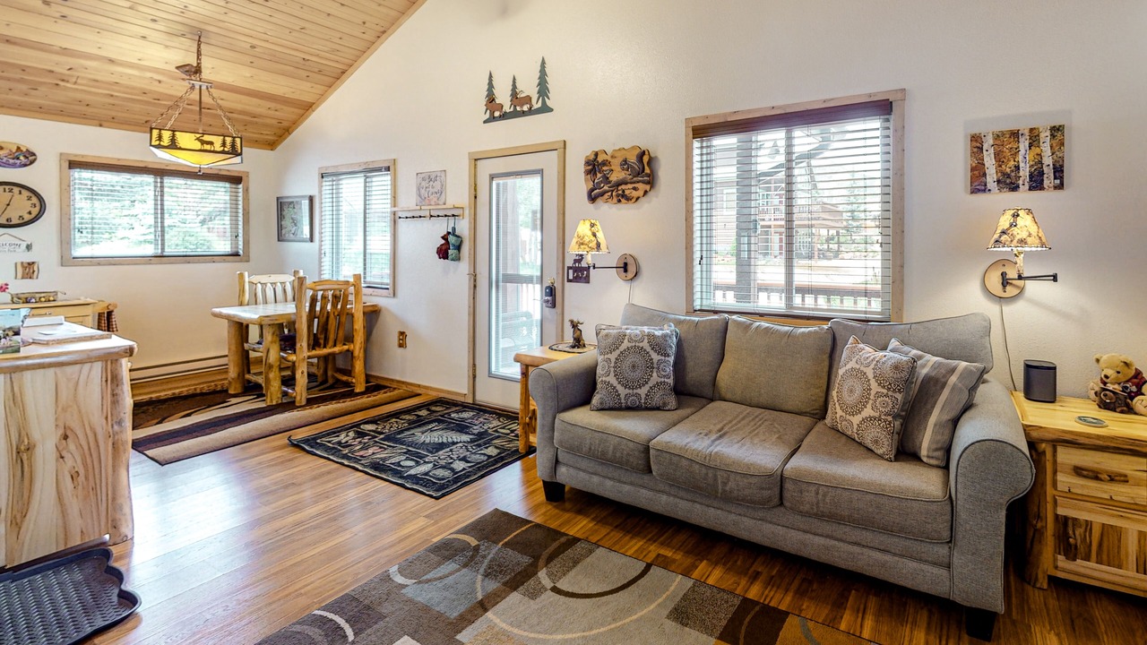 Photo of Livingroom in Estes Park