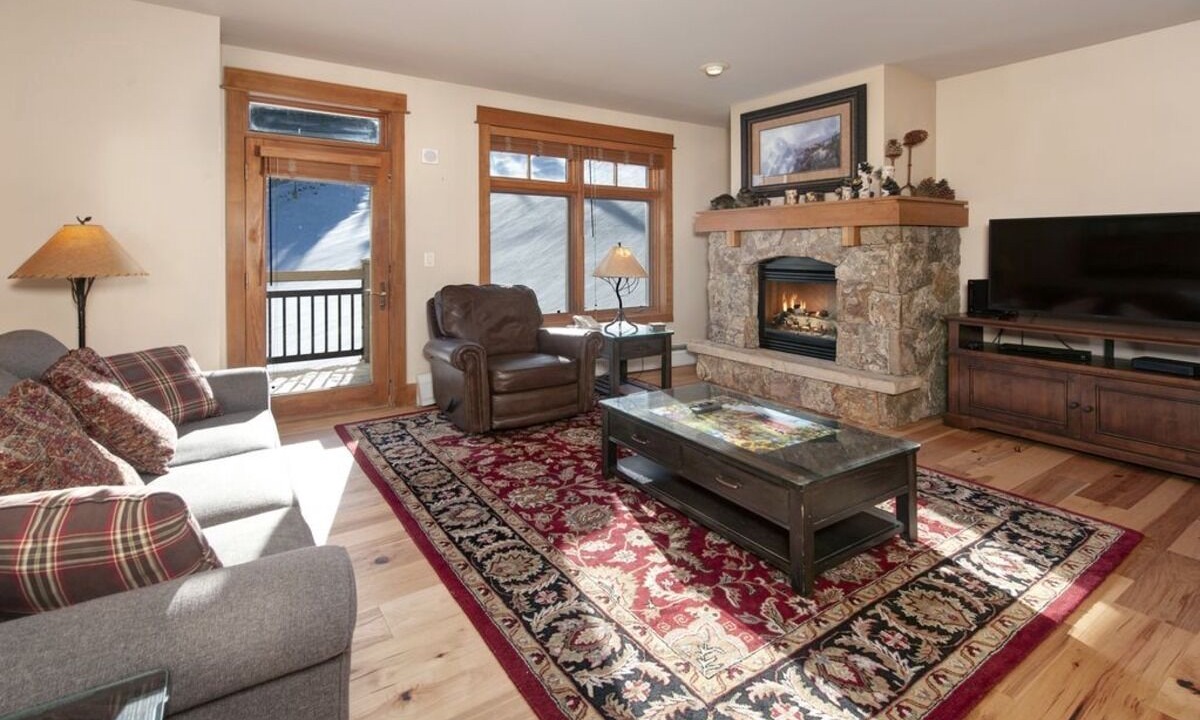 Photo of Livingroom in River Run