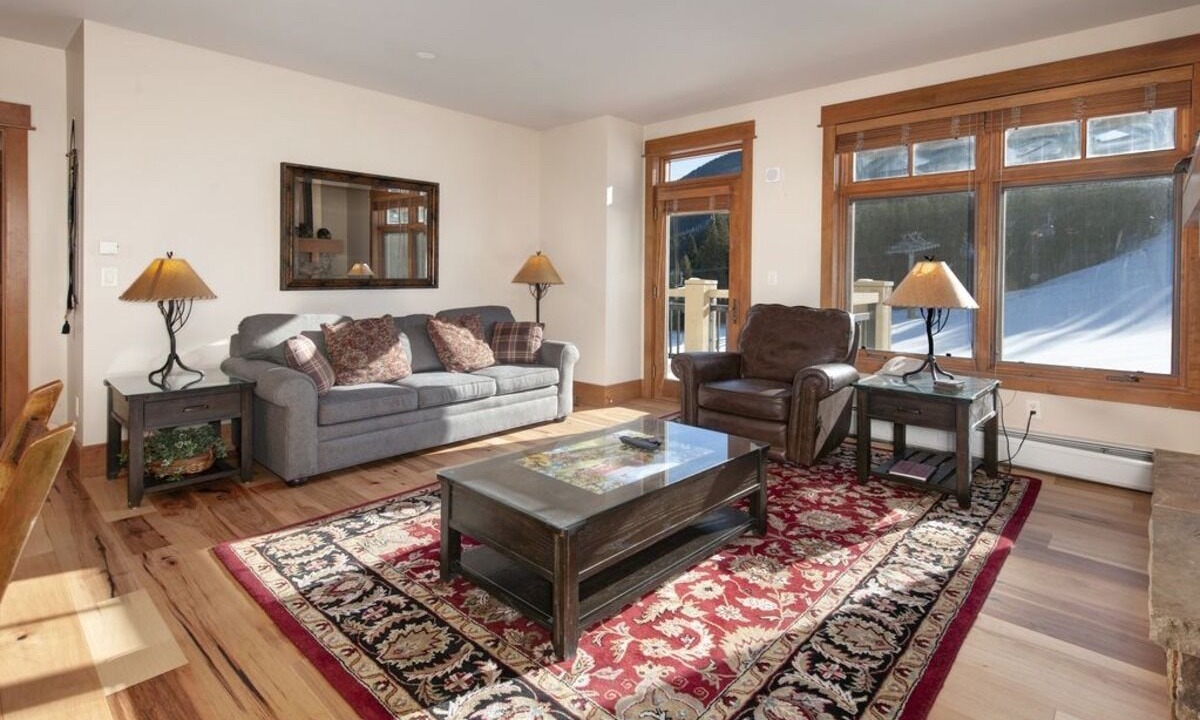Photo of Livingroom in River Run
