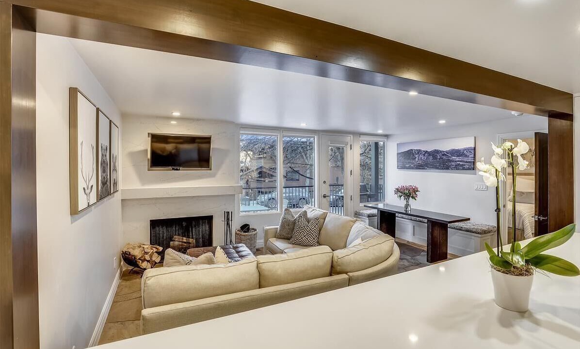 Photo of Livingroom in Downtown