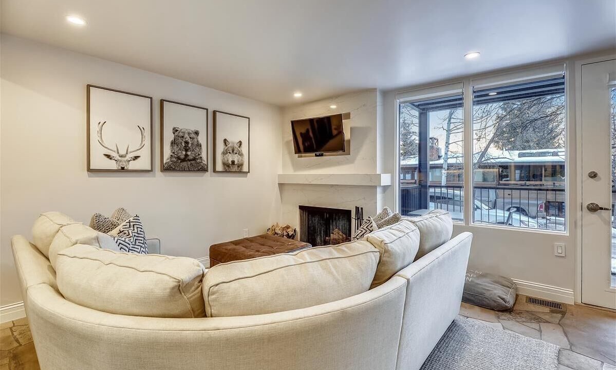 Photo of Livingroom in Downtown