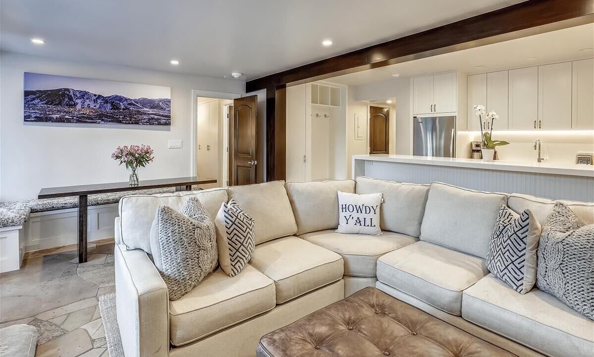 Photo of Livingroom in Downtown