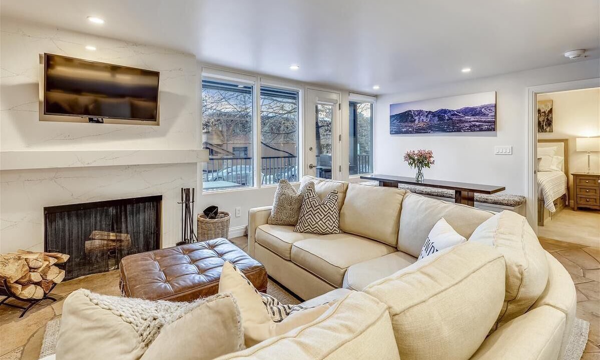 Photo of Livingroom in Downtown