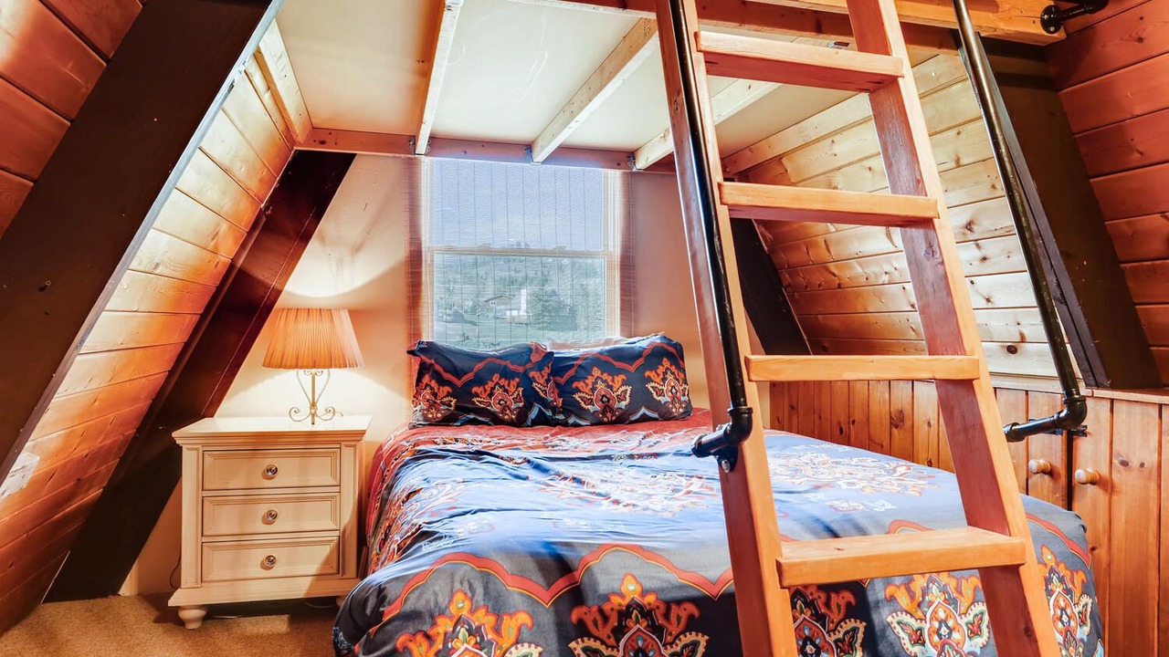 Photo of Bedroom in Summit Cove