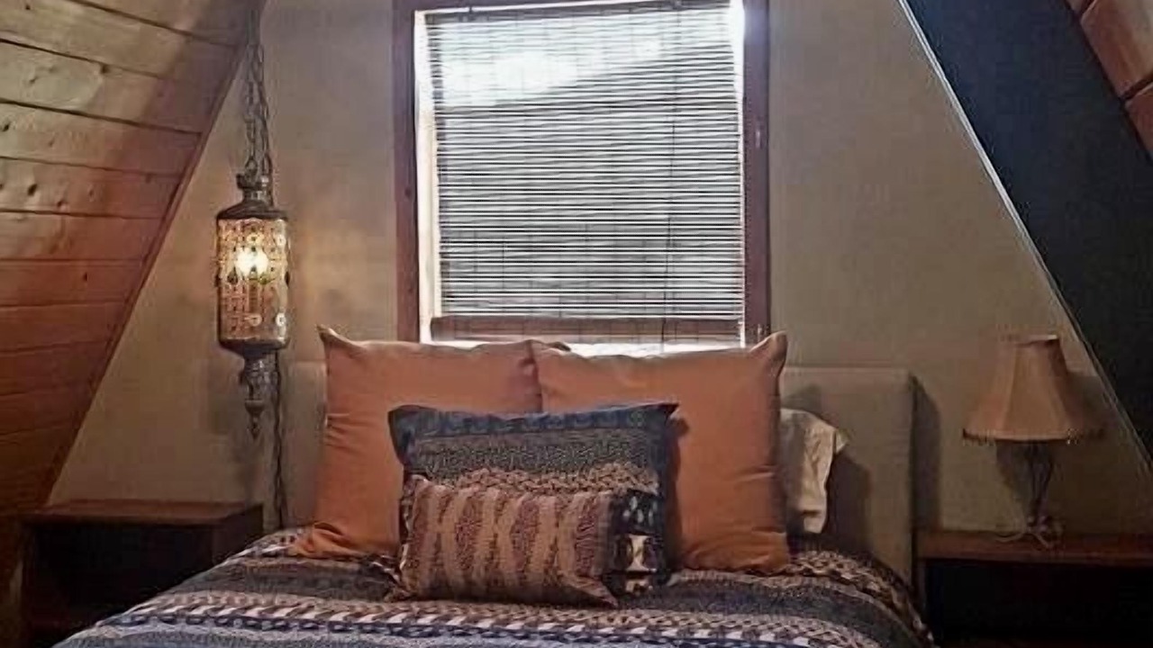 Photo of Bedroom in Summit Cove