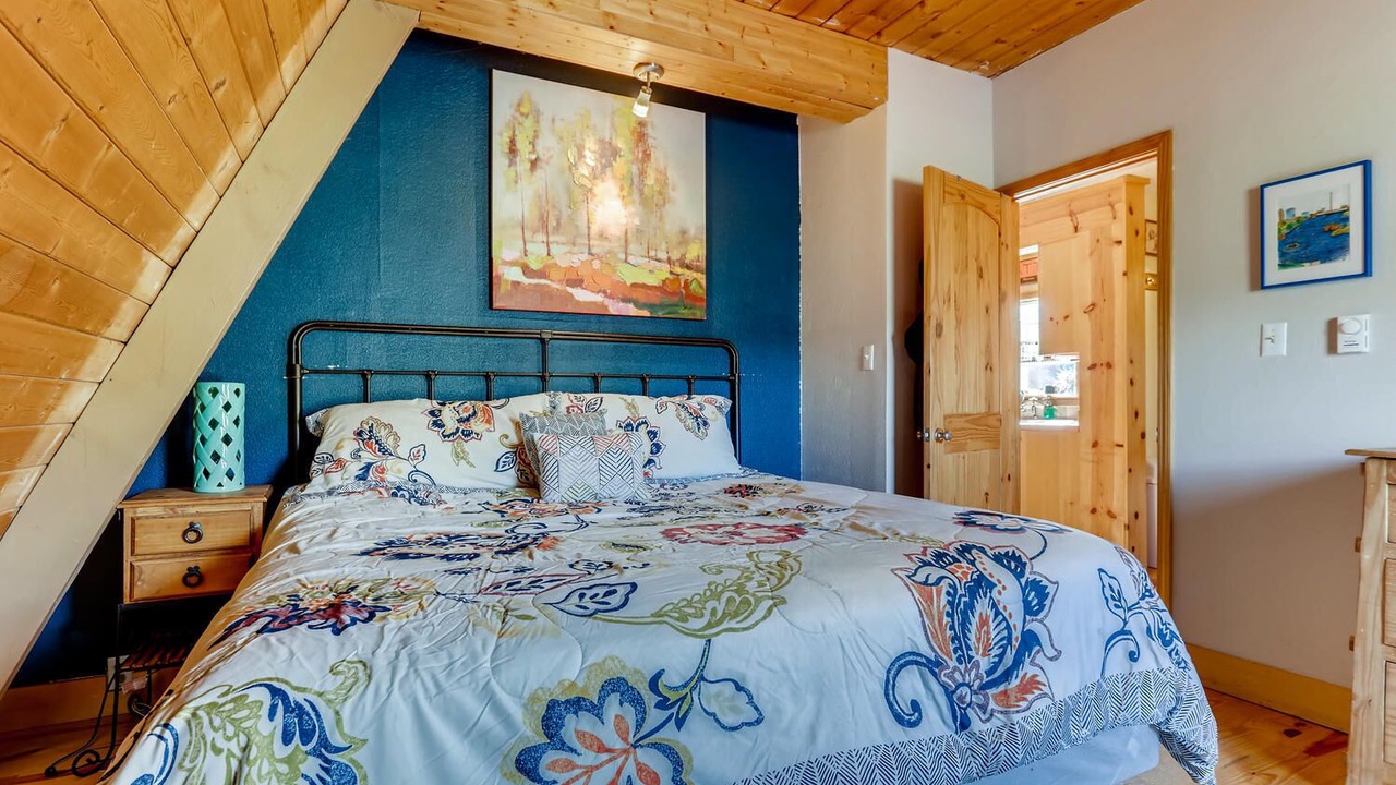 Photo of Bedroom in Summit Cove