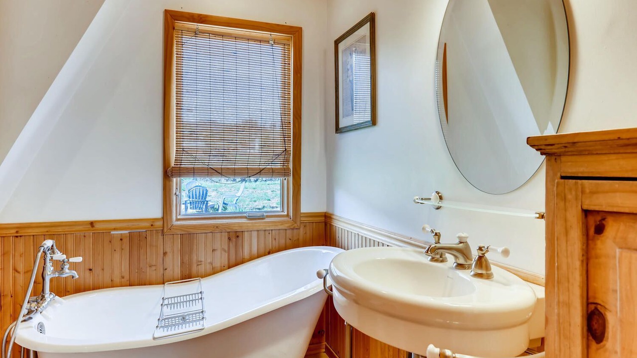 Photo of Bathroom in Summit Cove