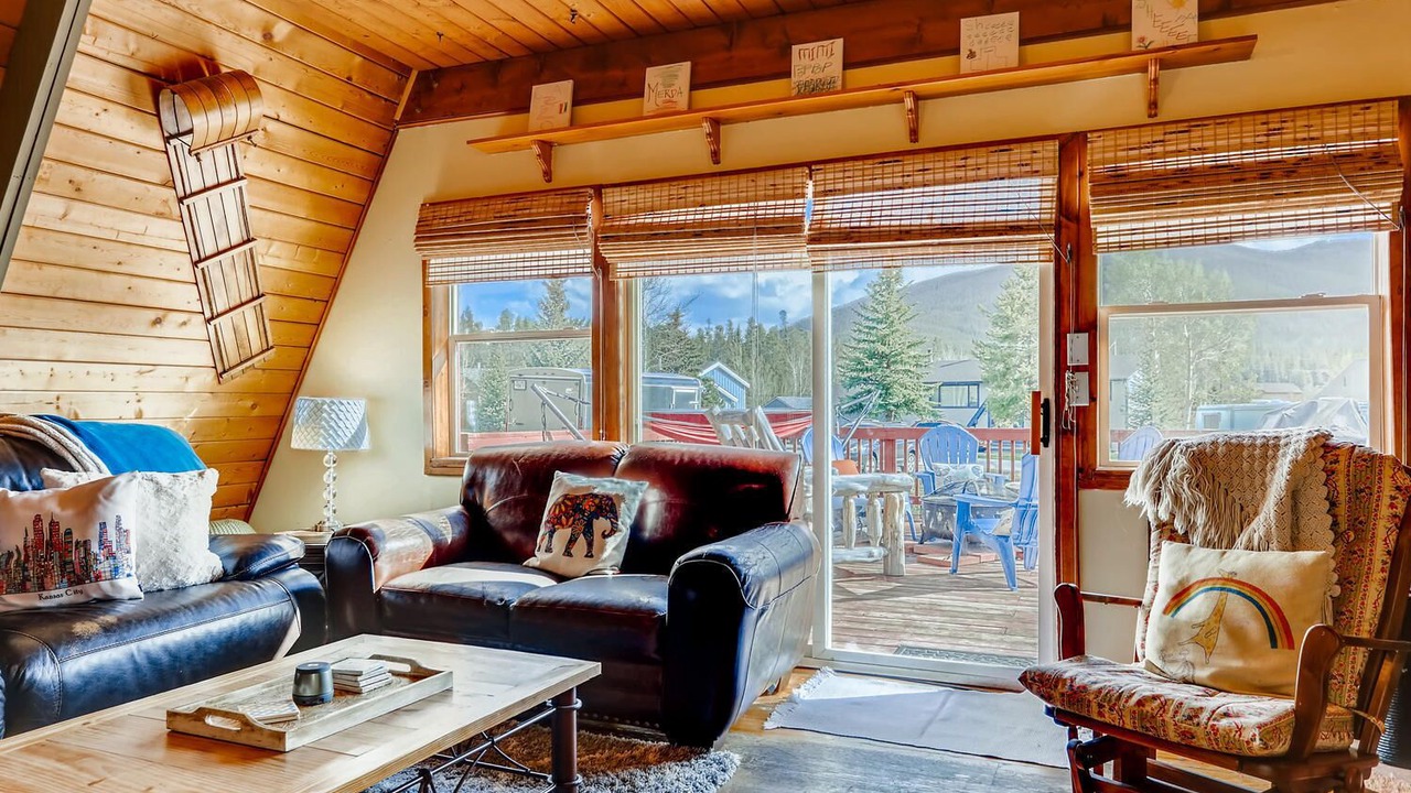 Photo of Livingroom in Summit Cove
