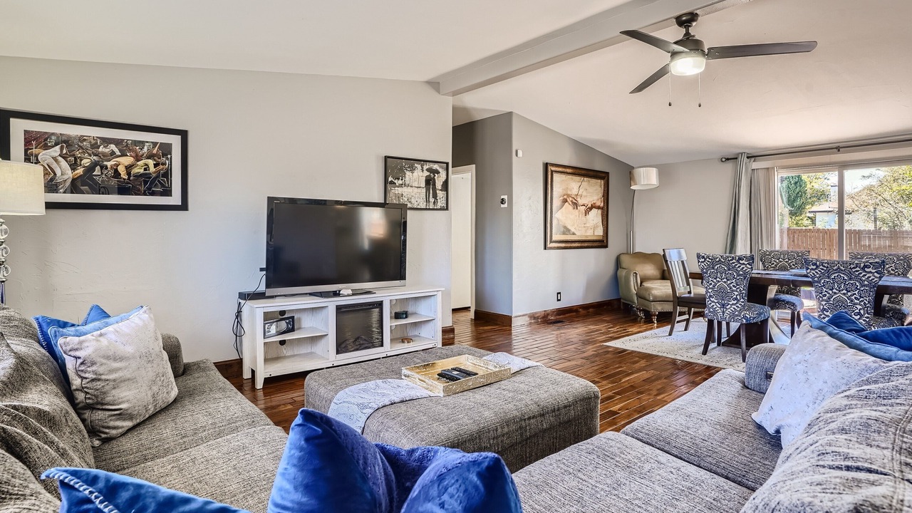 Photo of Livingroom in Lakewood