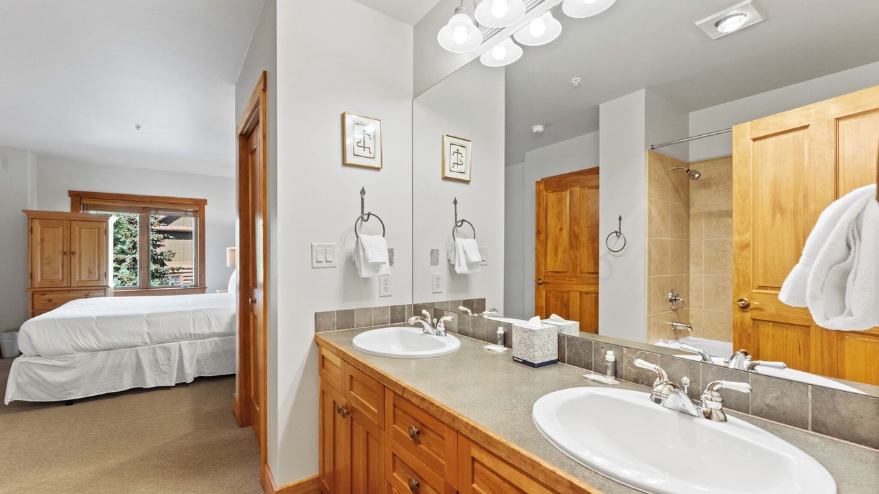 Photo of Bathroom in River Run