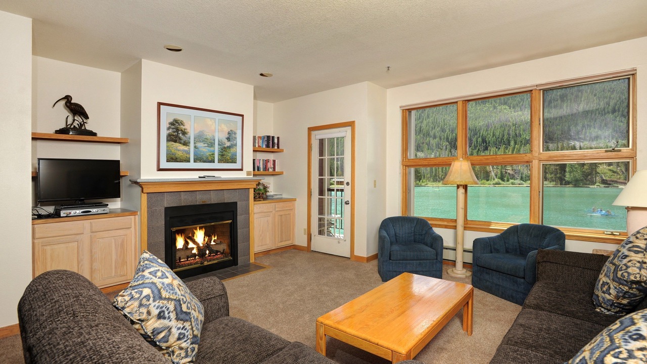 Photo of Livingroom in Lakeside Village