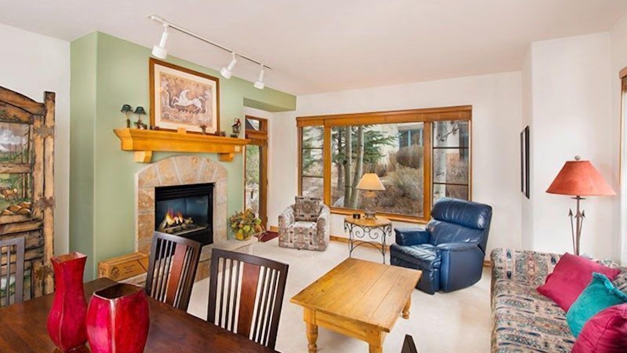 Photo of Livingroom in Edwards