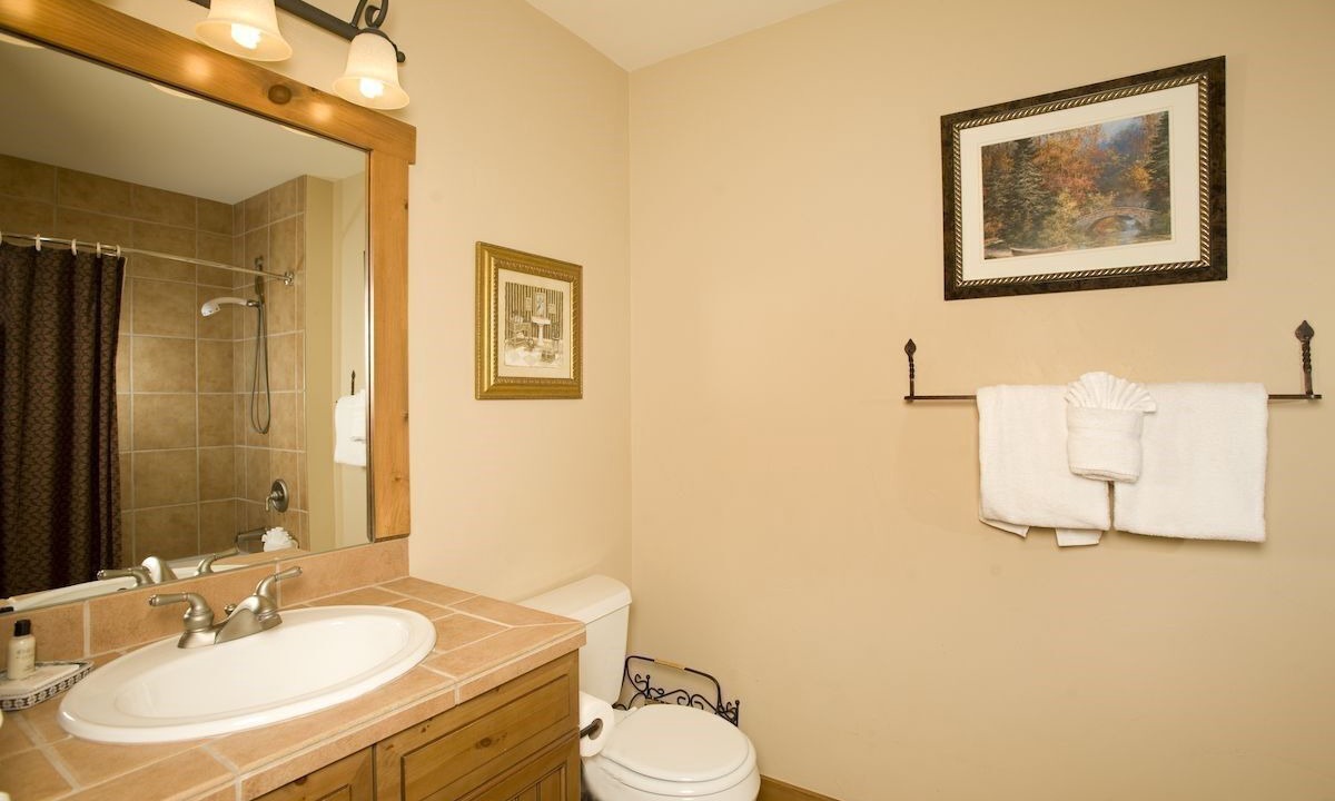 Photo of Bathroom in Peak 8
