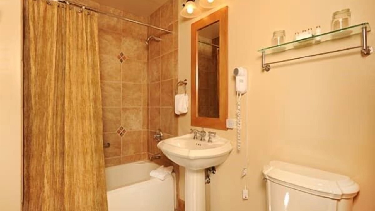 Photo of Bathroom in River Run