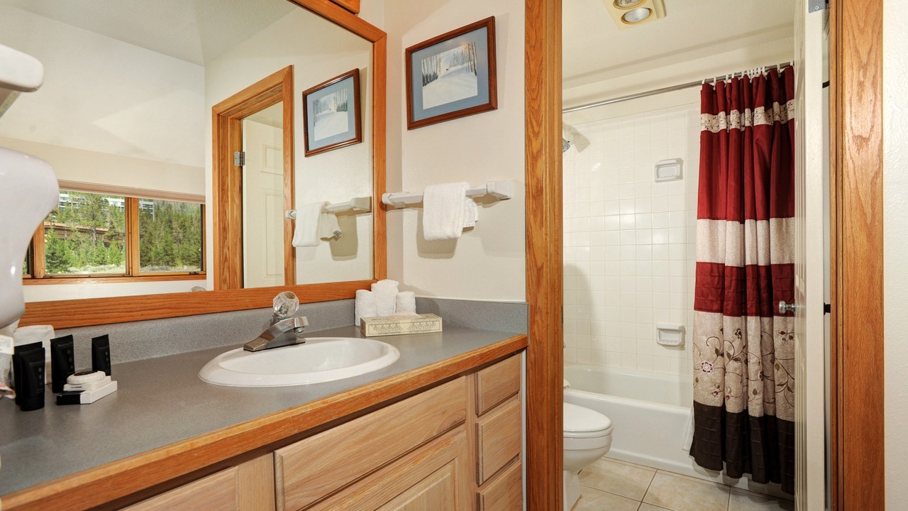 Photo of Bathroom in Lakeside Village