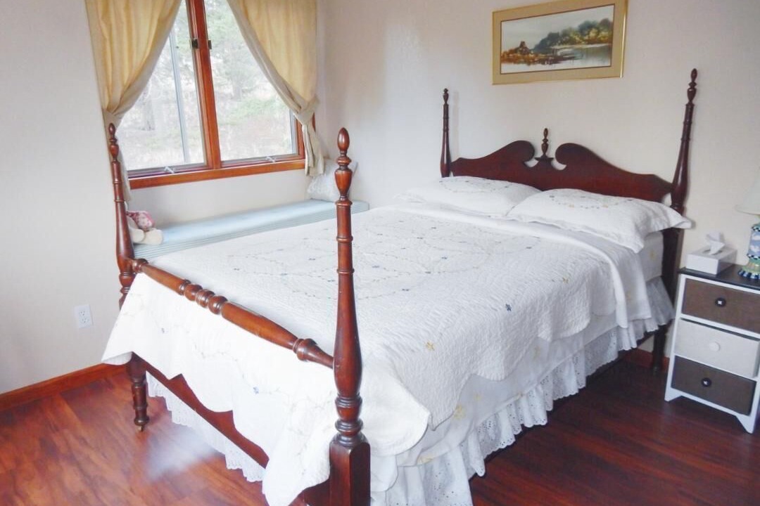 Photo of Bedroom in Pine