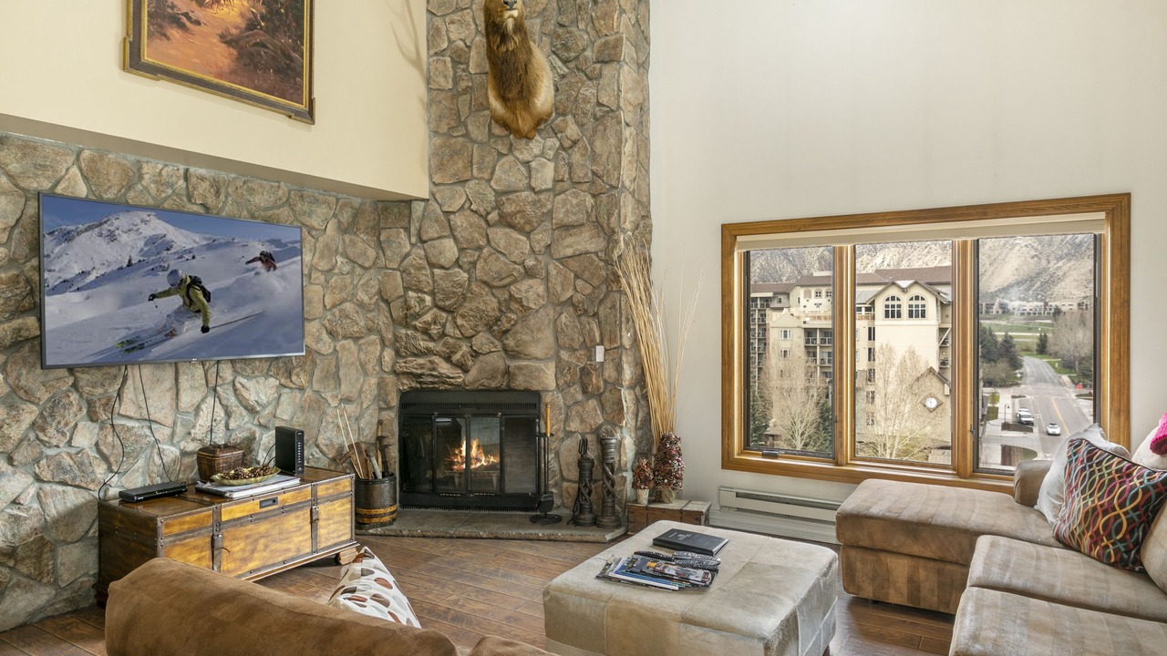 Photo of Livingroom in Avon