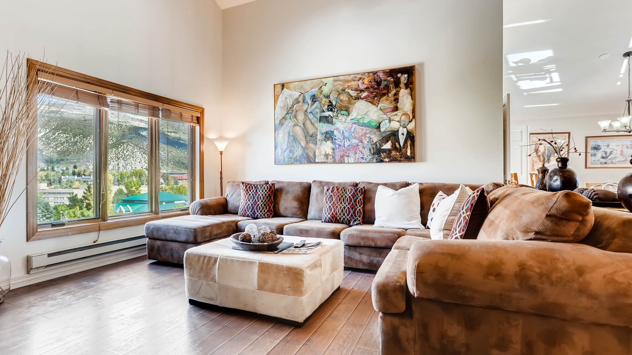 Photo of Livingroom in Avon