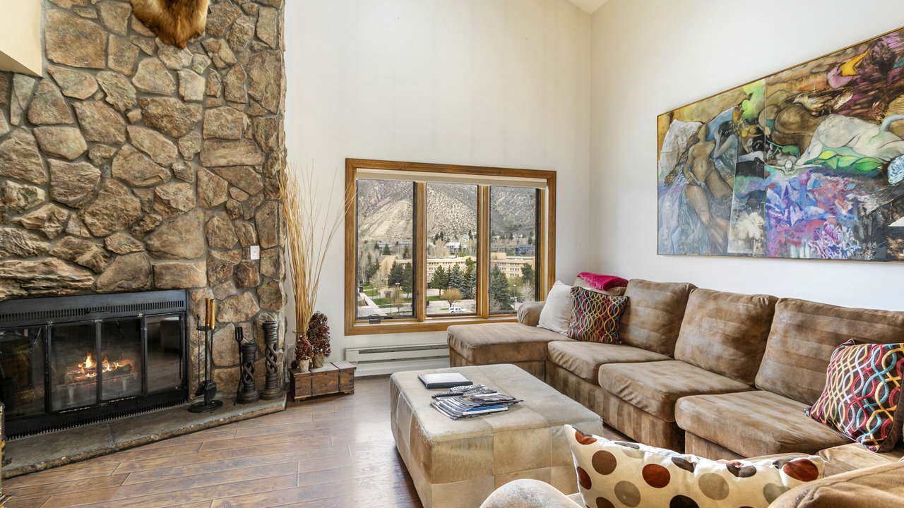 Photo of Livingroom in Avon