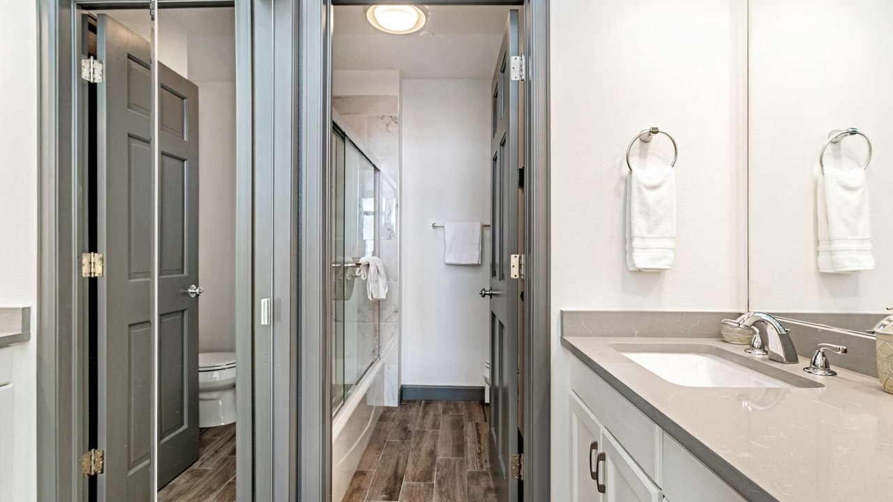 Photo of Bathroom in Highlands Townhomes