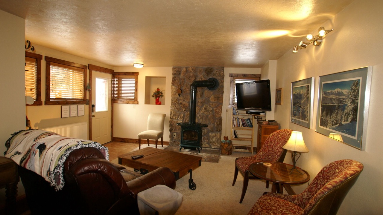 Photo of Livingroom in Summit Cove