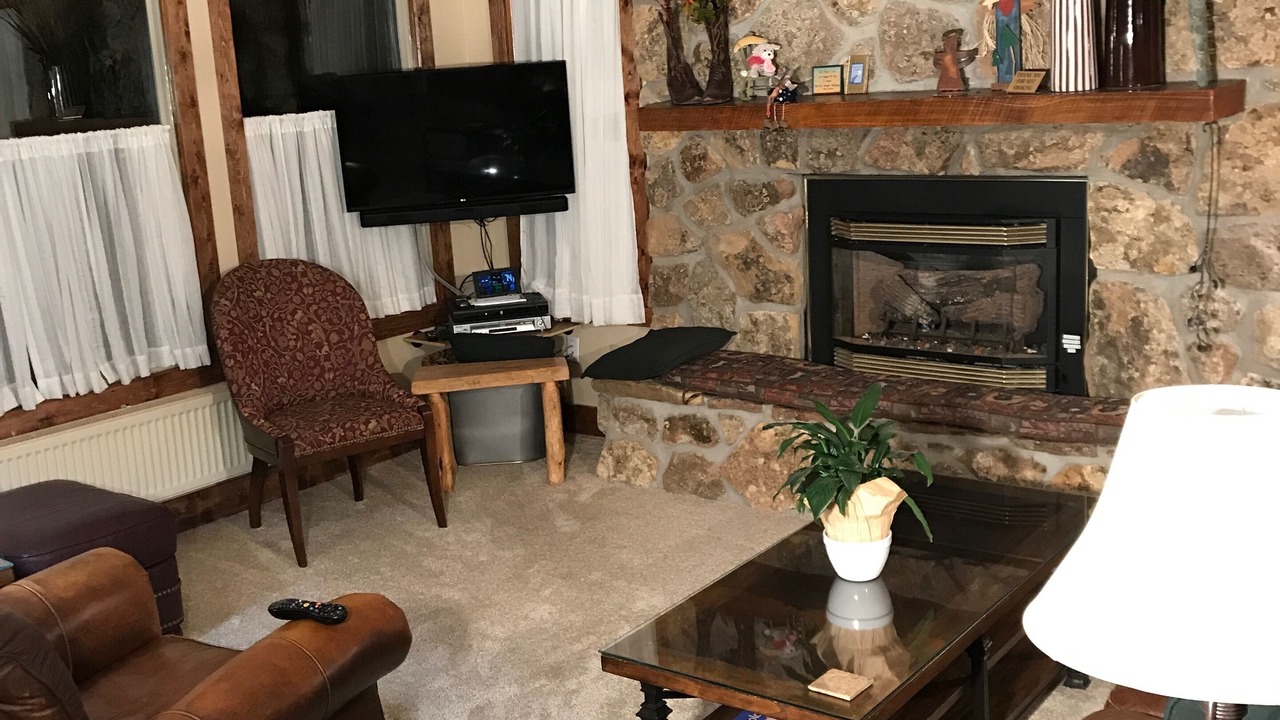 Photo of Livingroom in Summit Cove