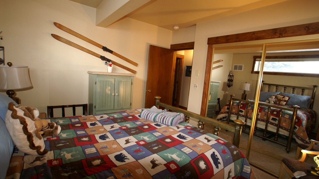 Photo of Bedroom in Summit Cove