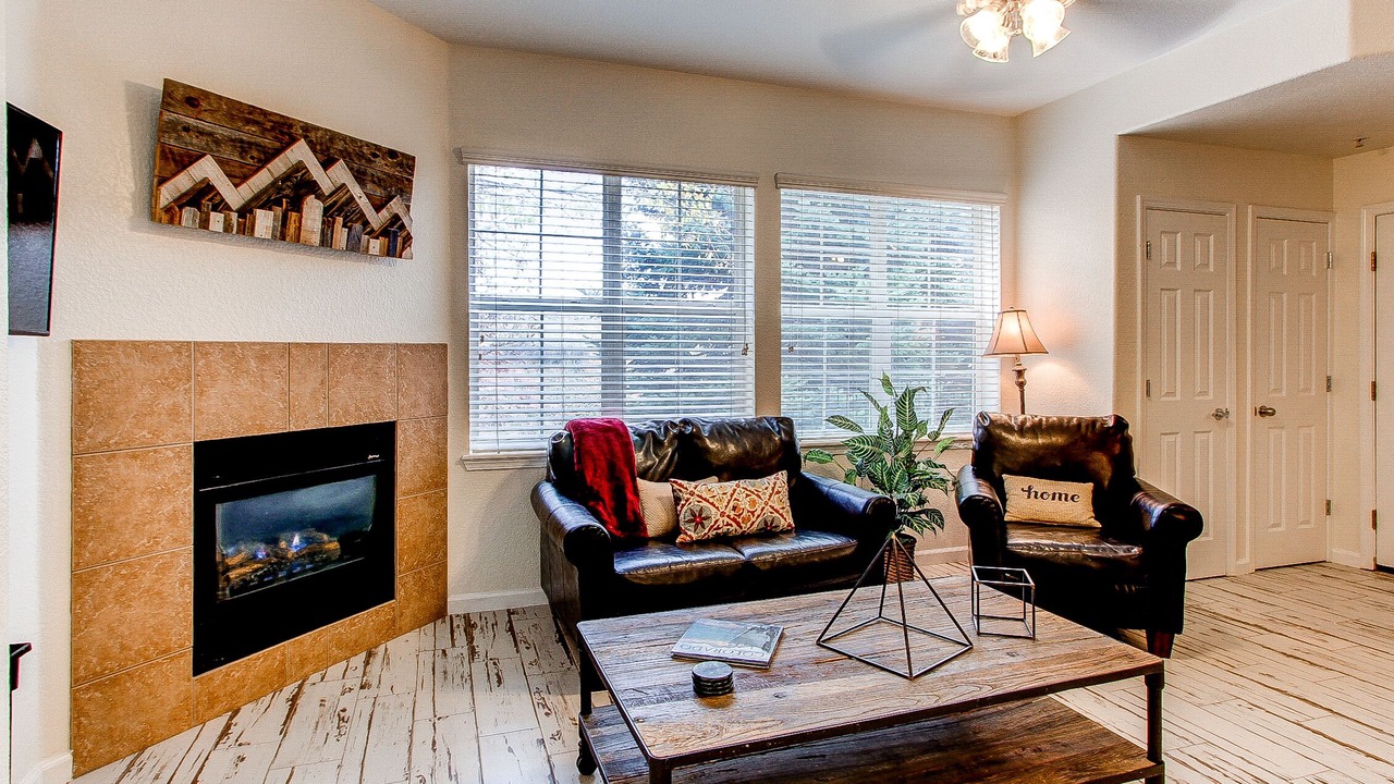 Photo of Livingroom in Aurora