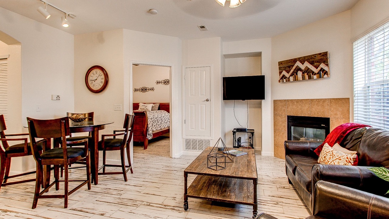 Photo of Livingroom in Aurora