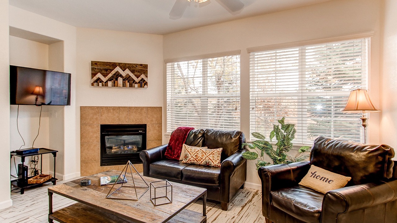 Photo of Livingroom in Aurora