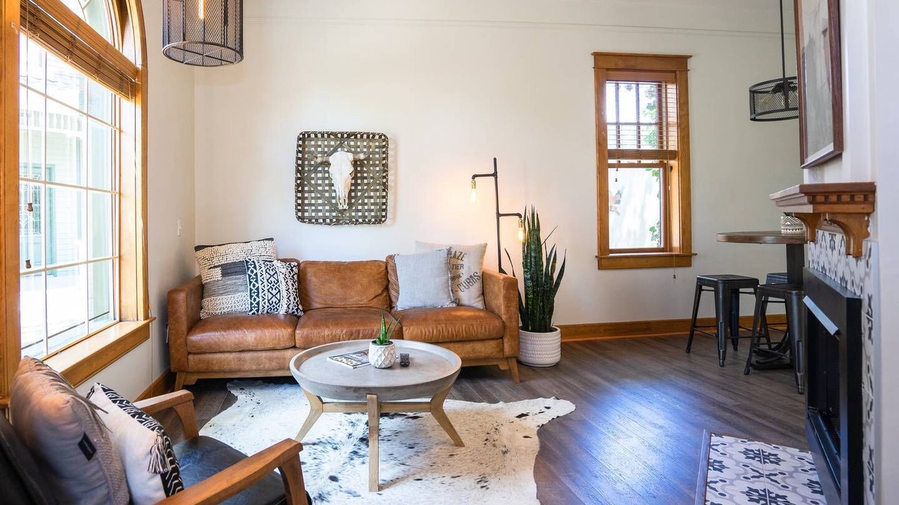 Photo of Livingroom in Five Points