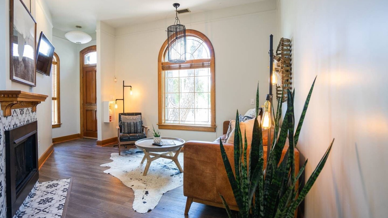 Photo of Livingroom in Five Points
