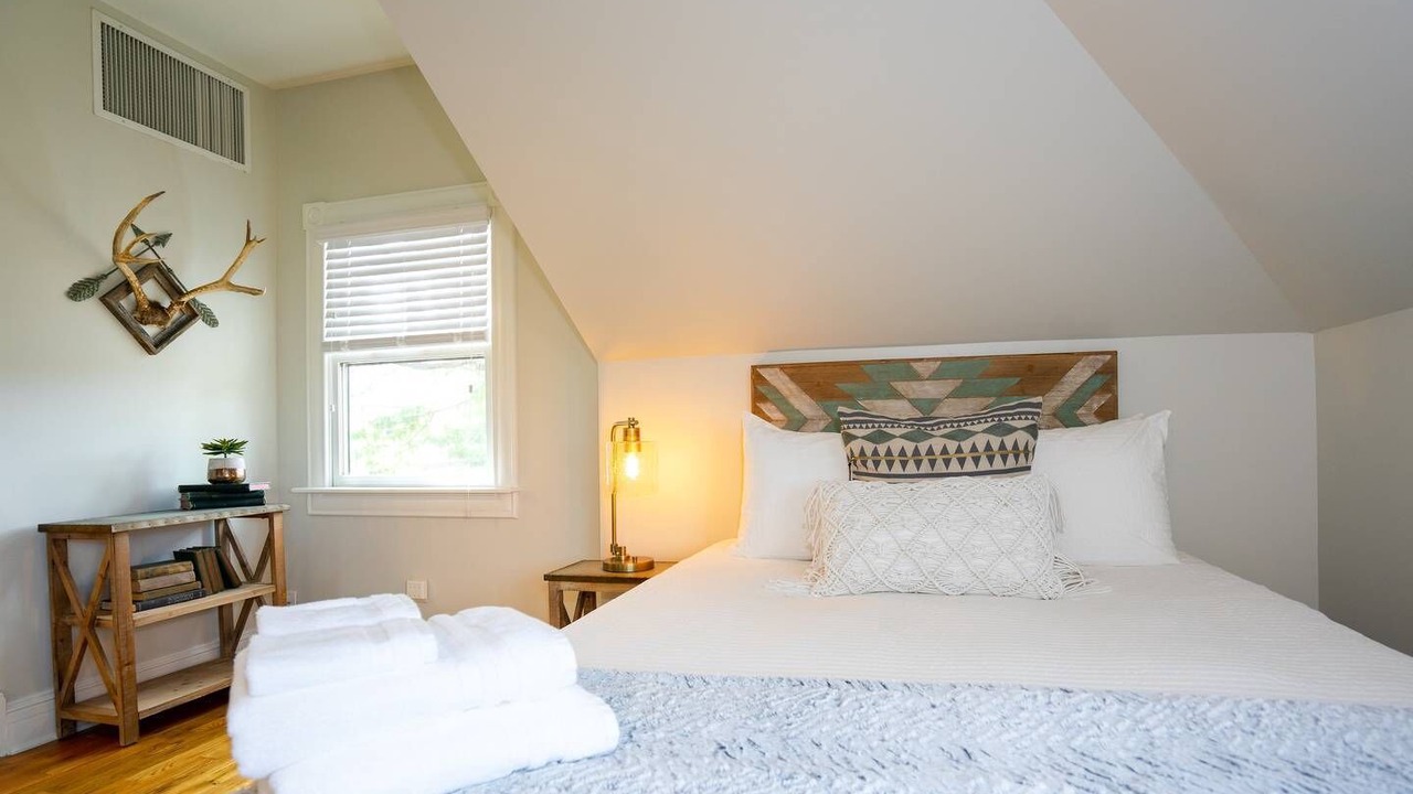 Photo of Bedroom in Five Points