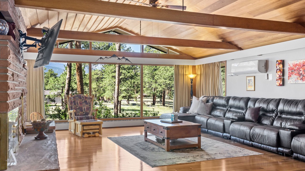 Photo of Livingroom in Estes Park