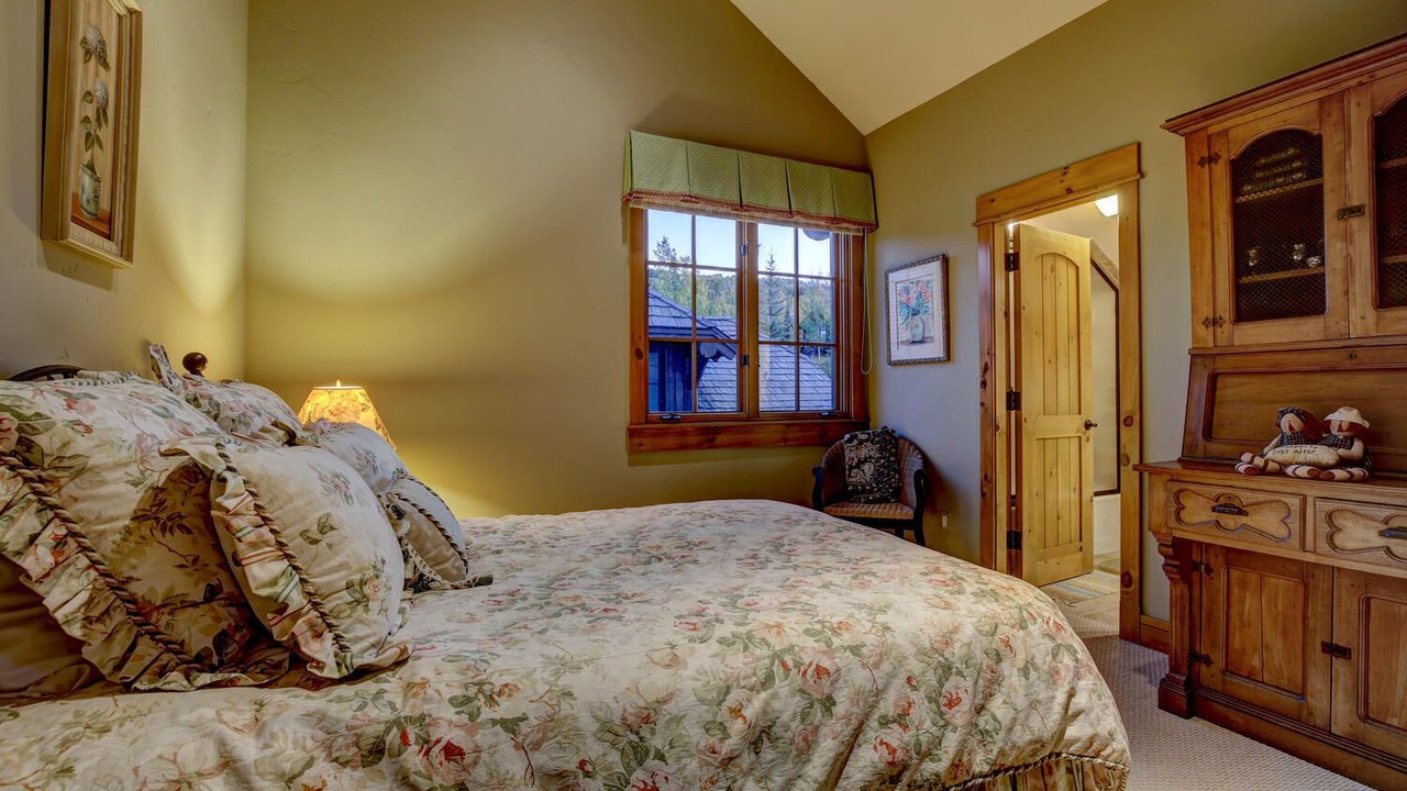 Photo of Bedroom in Avon