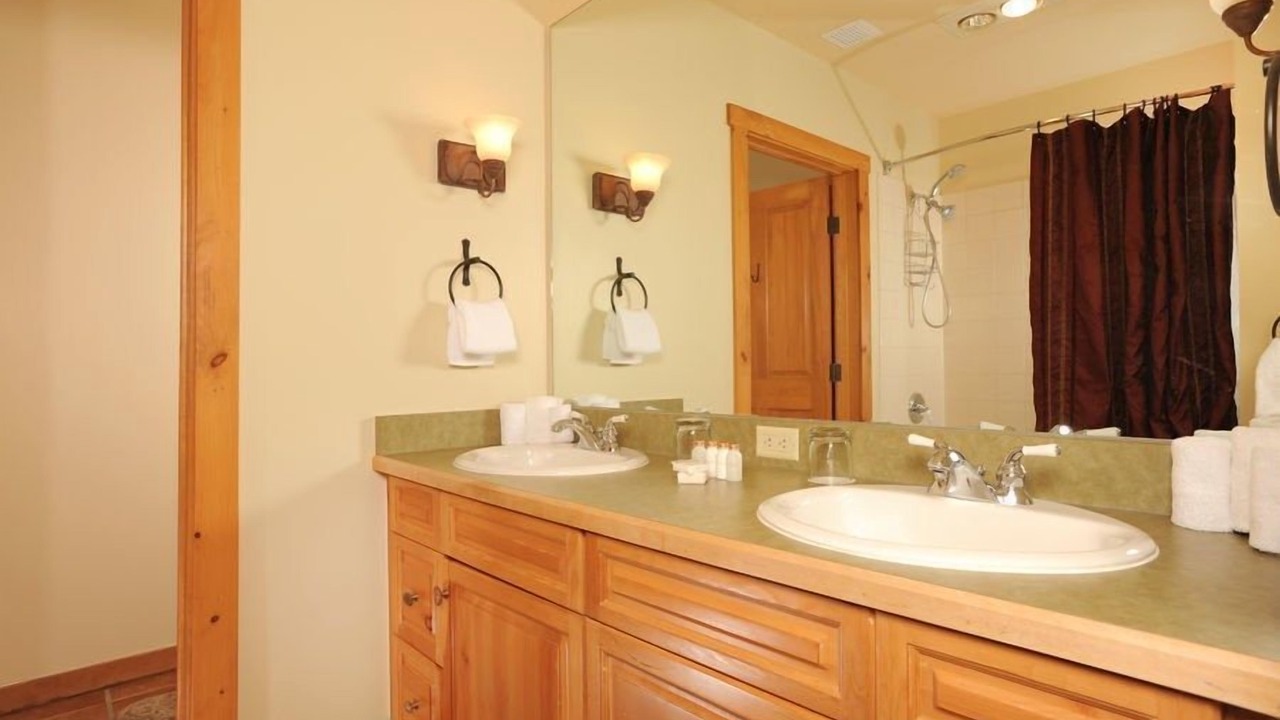 Photo of Bathroom in River Run