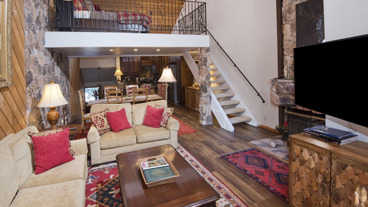 Photo of Livingroom in Avon