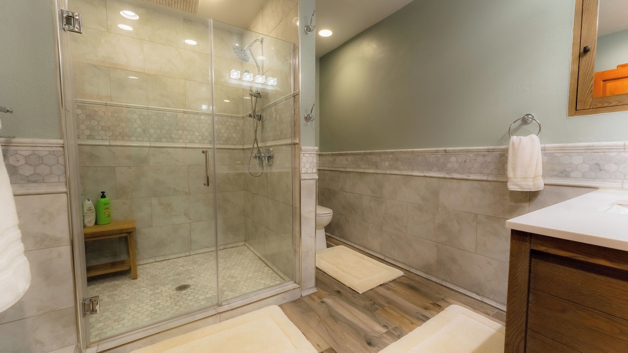 Photo of Bathroom in Pine