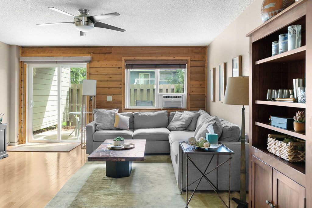 Photo of Livingroom in Glenwood Grove - North Iris