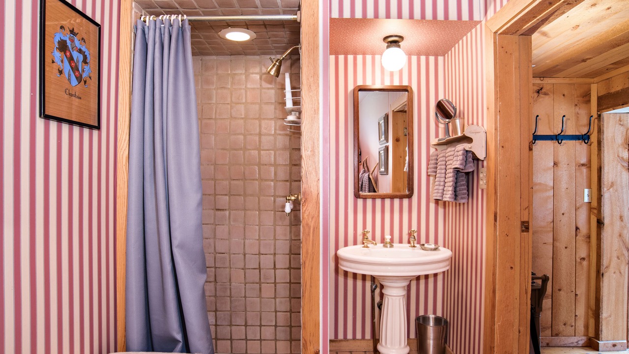 Photo of Bathroom in Redstone