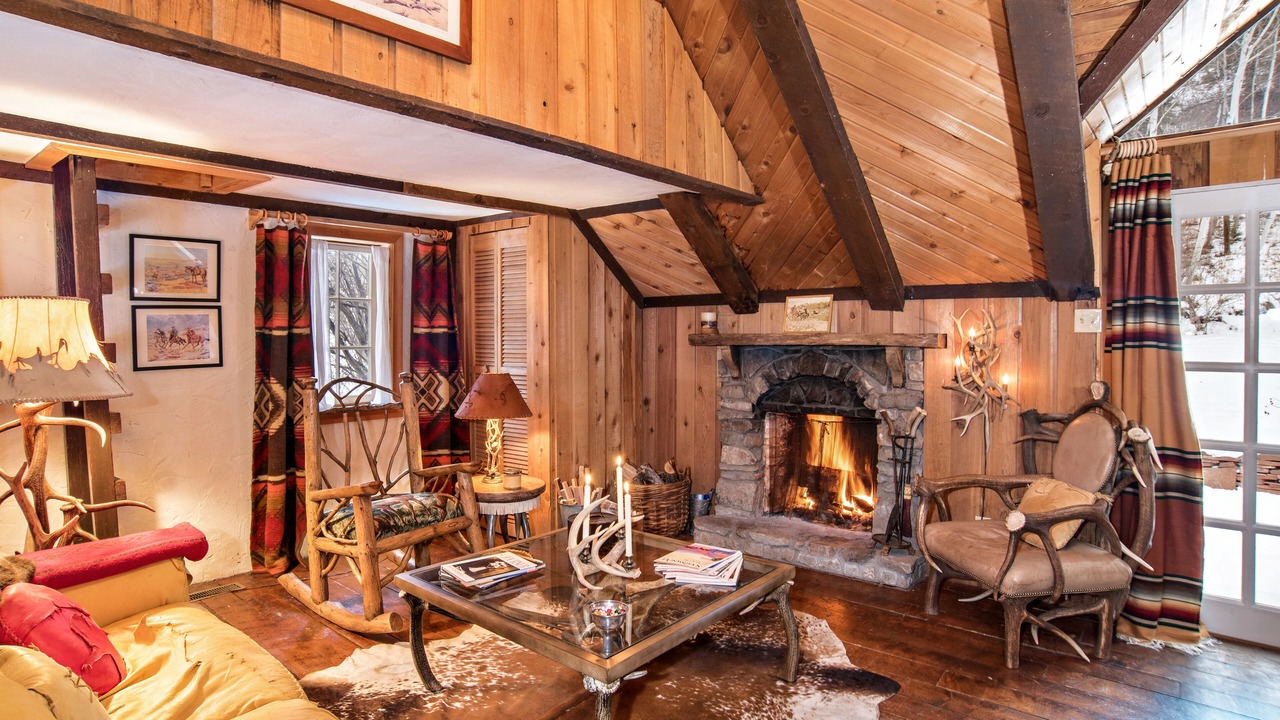 Photo of Livingroom in Redstone