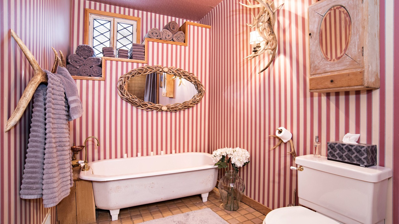 Photo of Bathroom in Redstone
